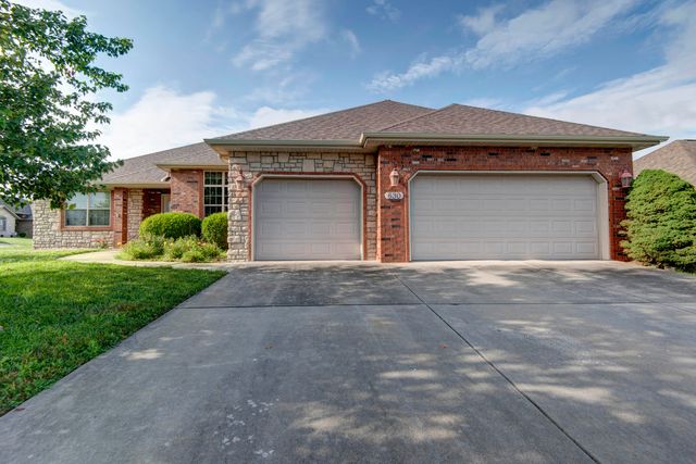 630 Meadowgate Drive, Springfield, MO 65803