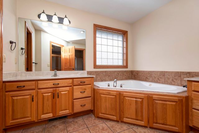 630 Meadowgate Drive, Springfield, MO 65803