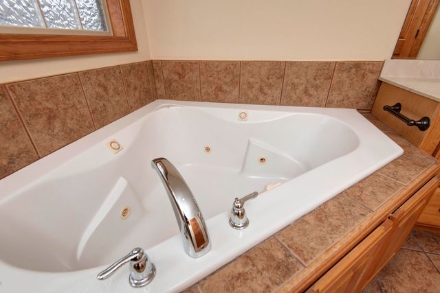 630 Meadowgate Drive, Springfield, MO 65803