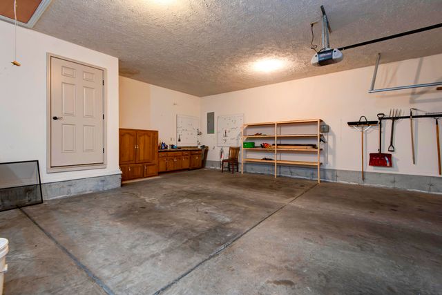 630 Meadowgate Drive, Springfield, MO 65803