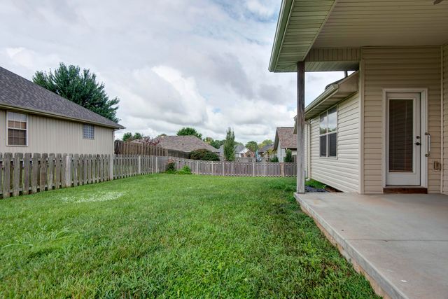 630 Meadowgate Drive, Springfield, MO 65803