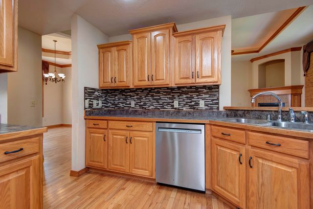 630 Meadowgate Drive, Springfield, MO 65803