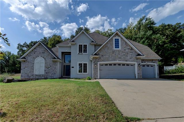 6826 N Charleston Drive, Kansas City, MO 64119