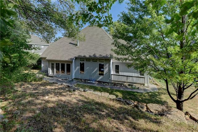 6826 N Charleston Drive, Kansas City, MO 64119