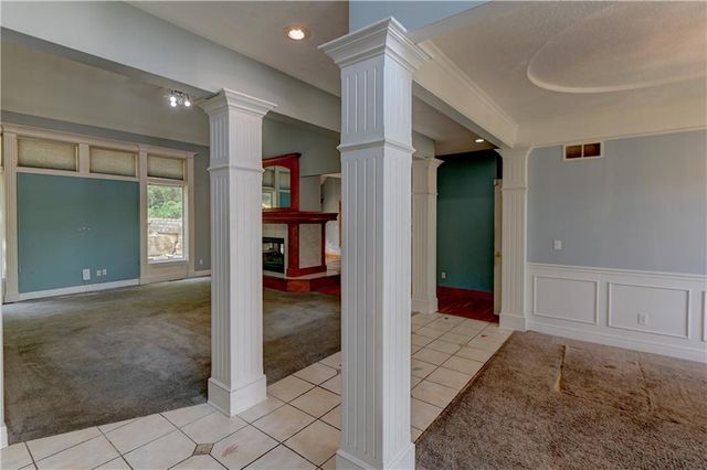 6826 N Charleston Drive, Kansas City, MO 64119