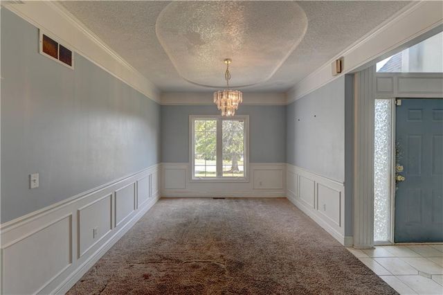 6826 N Charleston Drive, Kansas City, MO 64119