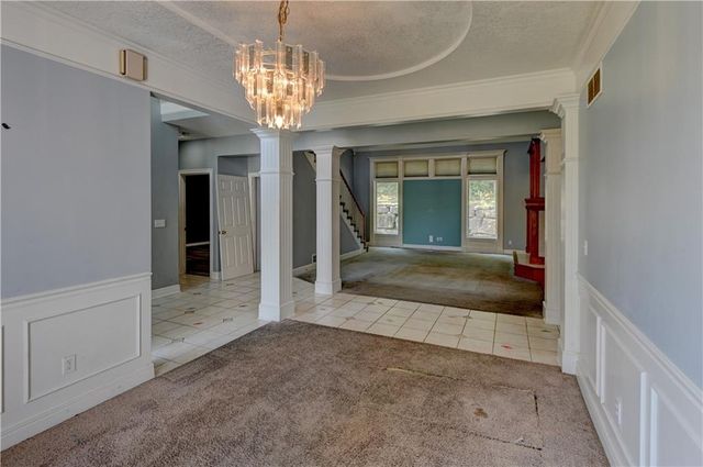 6826 N Charleston Drive, Kansas City, MO 64119