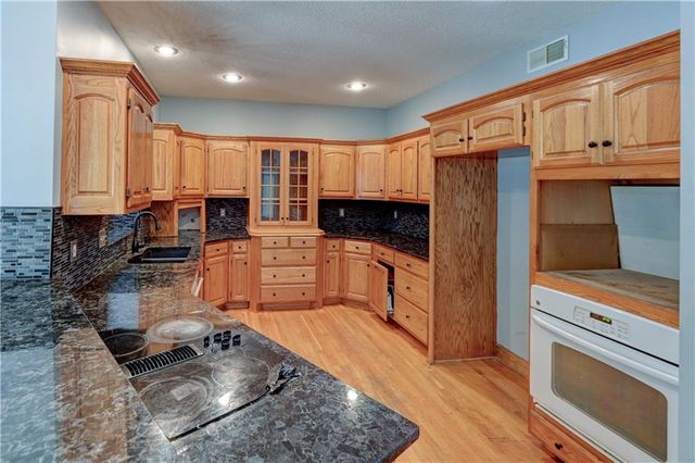 6826 N Charleston Drive, Kansas City, MO 64119