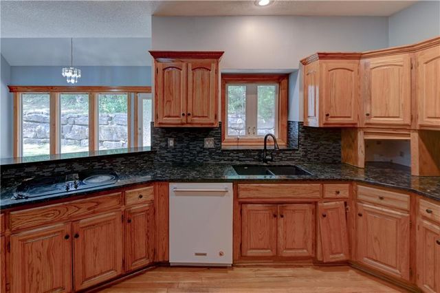 6826 N Charleston Drive, Kansas City, MO 64119