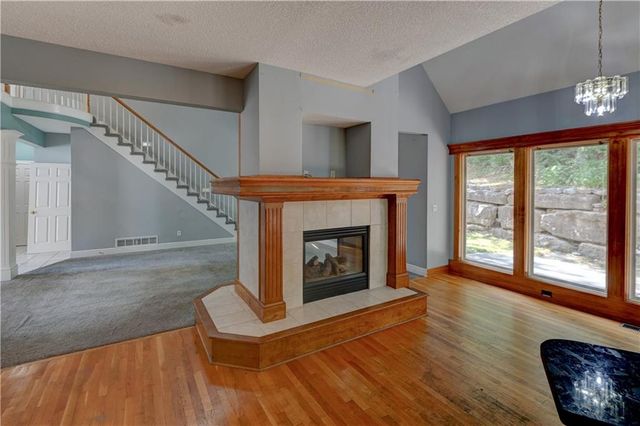 6826 N Charleston Drive, Kansas City, MO 64119