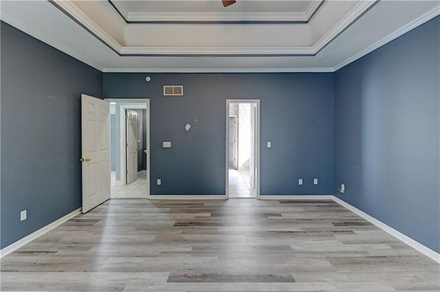 6826 N Charleston Drive, Kansas City, MO 64119