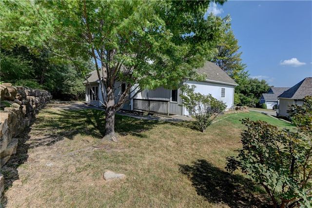 6826 N Charleston Drive, Kansas City, MO 64119