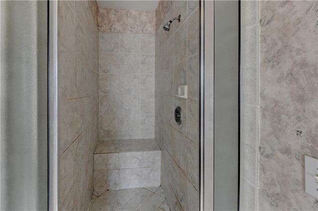 6826 N Charleston Drive, Kansas City, MO 64119