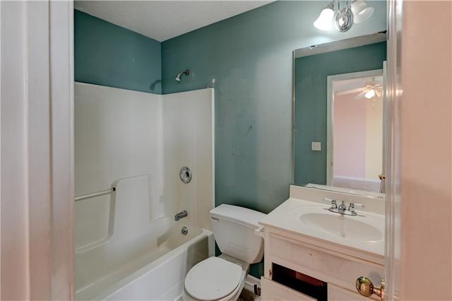 6826 N Charleston Drive, Kansas City, MO 64119