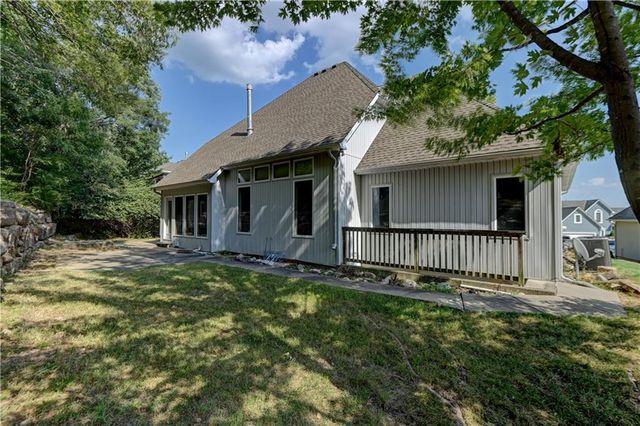 6826 N Charleston Drive, Kansas City, MO 64119