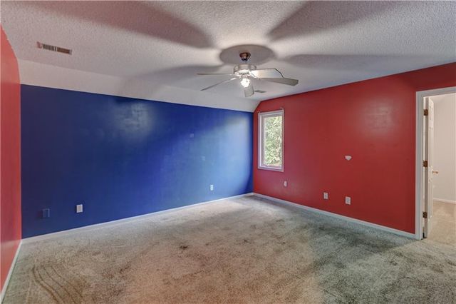 6826 N Charleston Drive, Kansas City, MO 64119