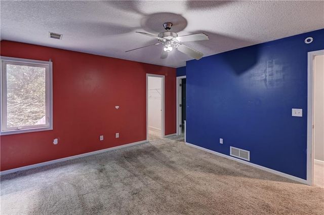 6826 N Charleston Drive, Kansas City, MO 64119