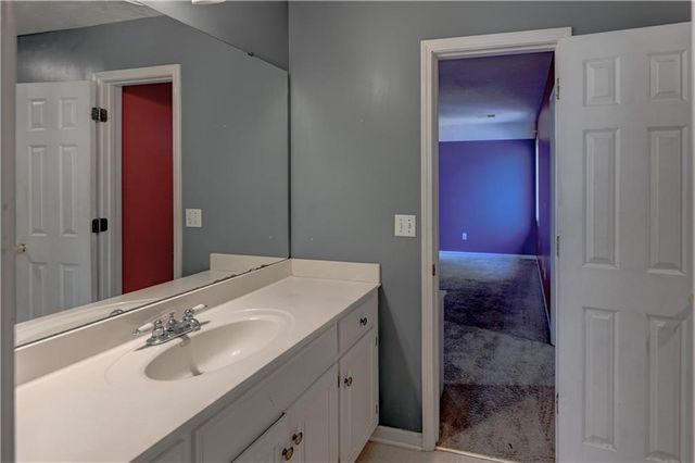 6826 N Charleston Drive, Kansas City, MO 64119