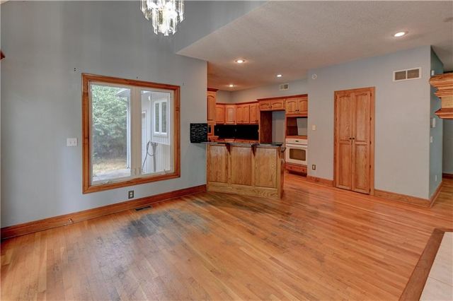 6826 N Charleston Drive, Kansas City, MO 64119
