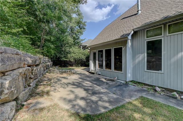 6826 N Charleston Drive, Kansas City, MO 64119