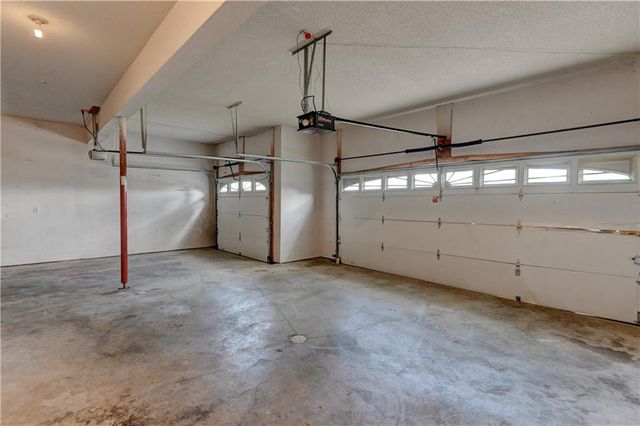 6826 N Charleston Drive, Kansas City, MO 64119