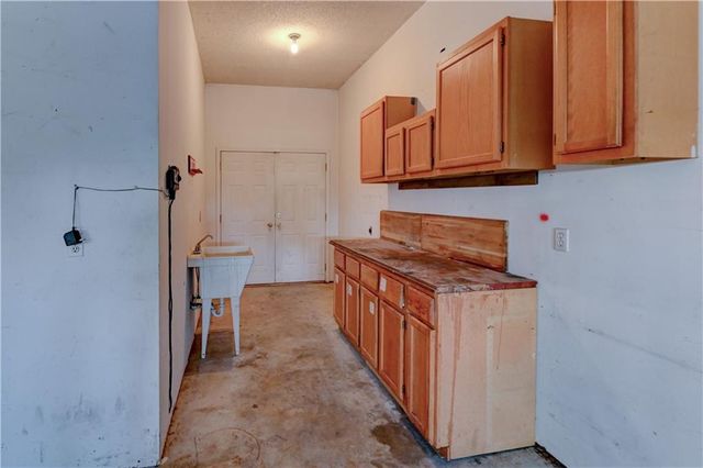 6826 N Charleston Drive, Kansas City, MO 64119