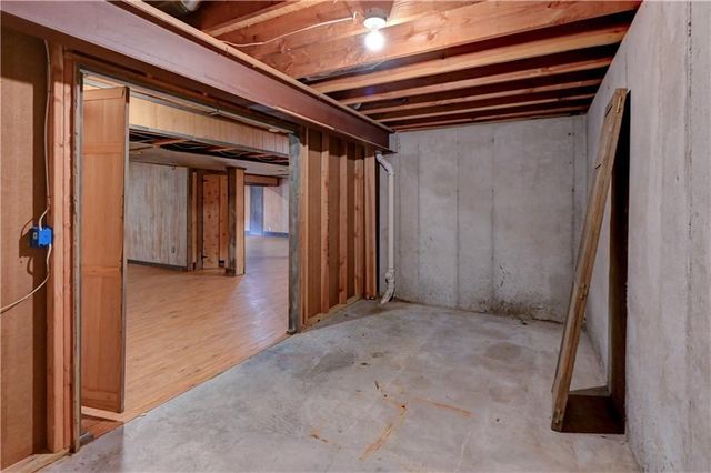6826 N Charleston Drive, Kansas City, MO 64119