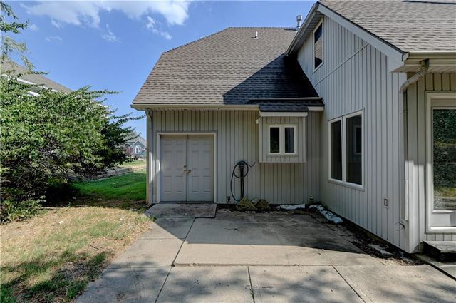 6826 N Charleston Drive, Kansas City, MO 64119