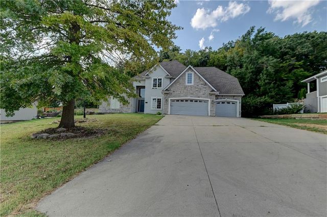 6826 N Charleston Drive, Kansas City, MO 64119