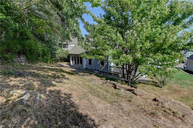 6826 N Charleston Drive, Kansas City, MO 64119