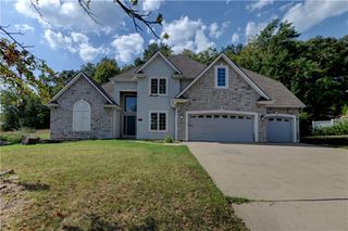 6826 N Charleston Drive, Kansas City, MO 64119