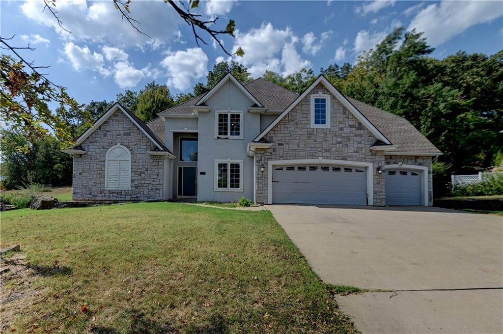 6826 N Charleston Drive, Kansas City, MO 64119