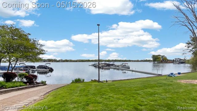 875 S Pontiac Trail B208, Walled Lake, MI 48390