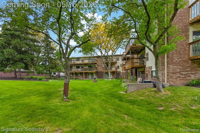 875 S Pontiac Trail B208, Walled Lake, MI 48390