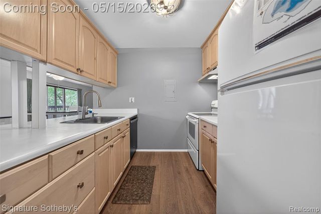 875 S Pontiac Trail B208, Walled Lake, MI 48390