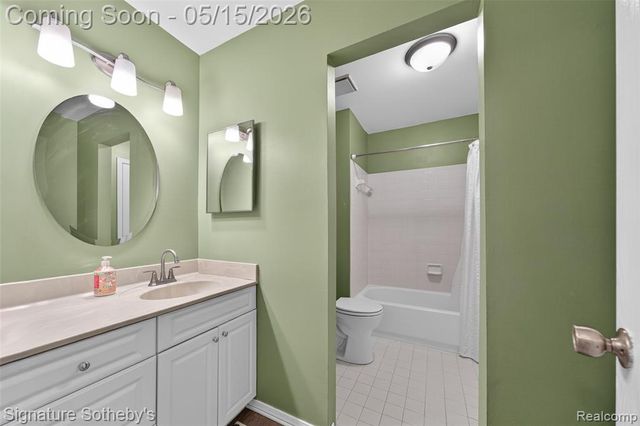 875 S Pontiac Trail B208, Walled Lake, MI 48390