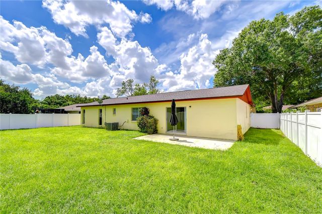 15819 DEEP CREEK LANE, Tampa, FL 33624