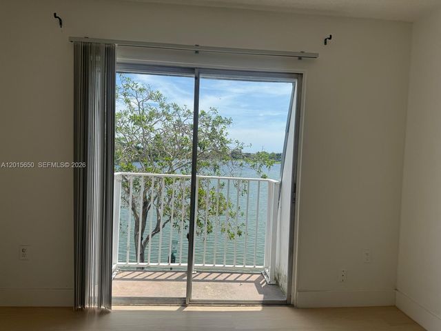 4122 SW 61st Ave 8, Davie, FL 33314