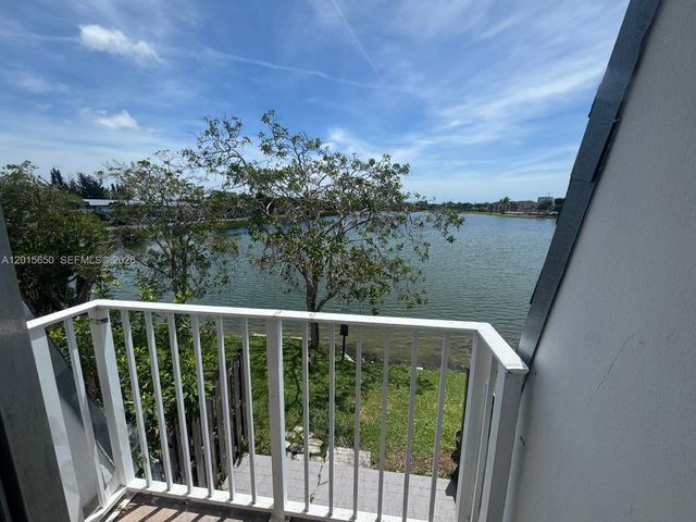 4122 SW 61st Ave 8, Davie, FL 33314
