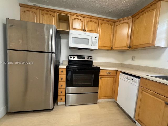 4122 SW 61st Ave 8, Davie, FL 33314