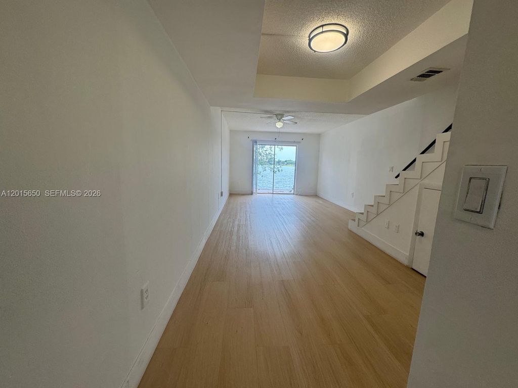 4122 SW 61st Ave 8, Davie, FL 33314