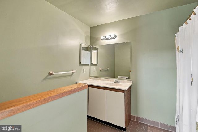 10 JACKIE DR, Lawrenceville, NJ 08648