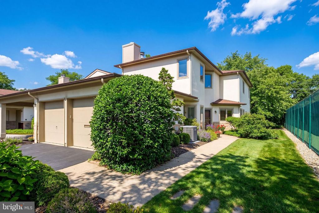 10 JACKIE DR, Lawrenceville, NJ 08648