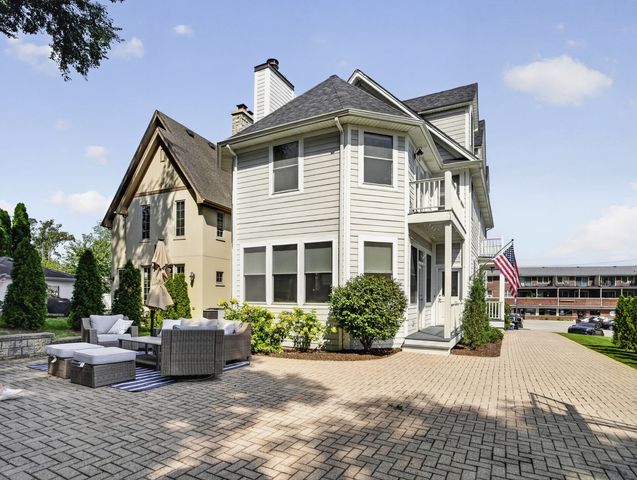 303 Park Avenue, Clarendon Hills, IL 60514