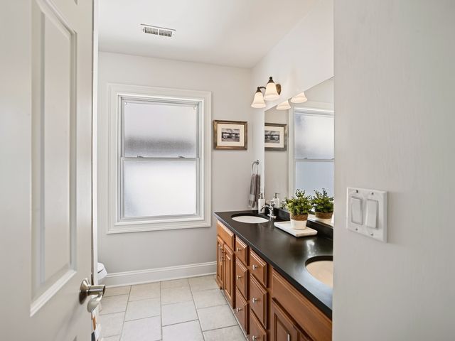 303 Park Avenue, Clarendon Hills, IL 60514