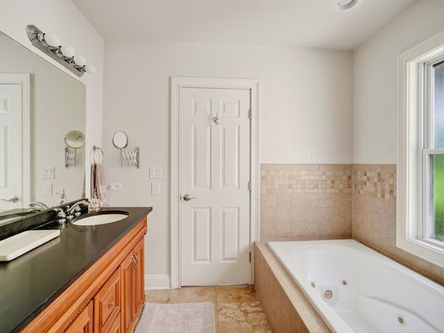 303 Park Avenue, Clarendon Hills, IL 60514