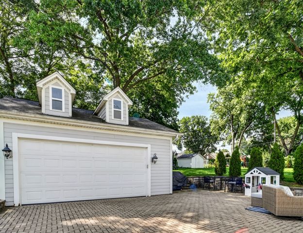 303 Park Avenue, Clarendon Hills, IL 60514