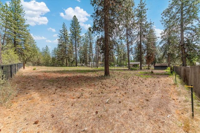 11296 W Sagewood Rd, Nine Mile Falls, WA 99026