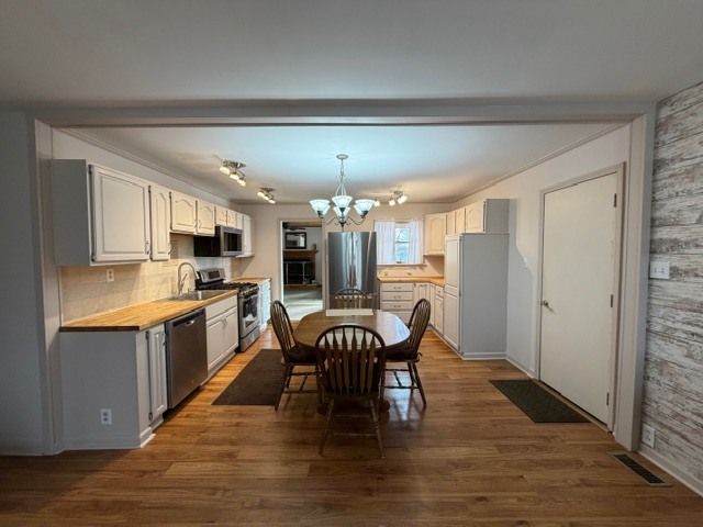 533 Glen Avenue, Romeoville, IL 60446