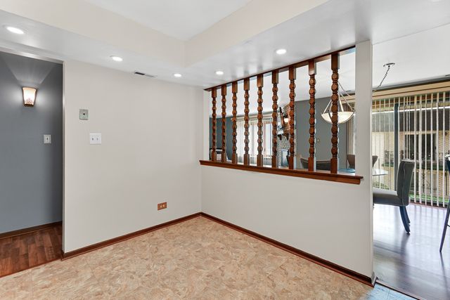4011 W 97th Street 2N, Oak Lawn, IL 60453